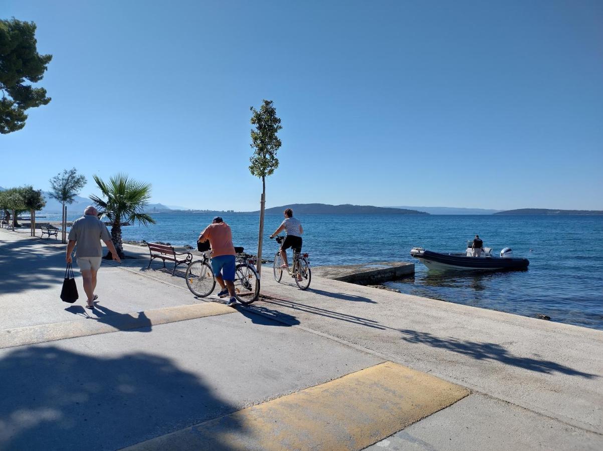 Apartman Figaro Pogled Od Milijun Dolara, 2 Tusa, 2 Wc Kastela Room photo